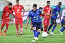  دیدار تیم‌های استقلال تهران و تراکتور