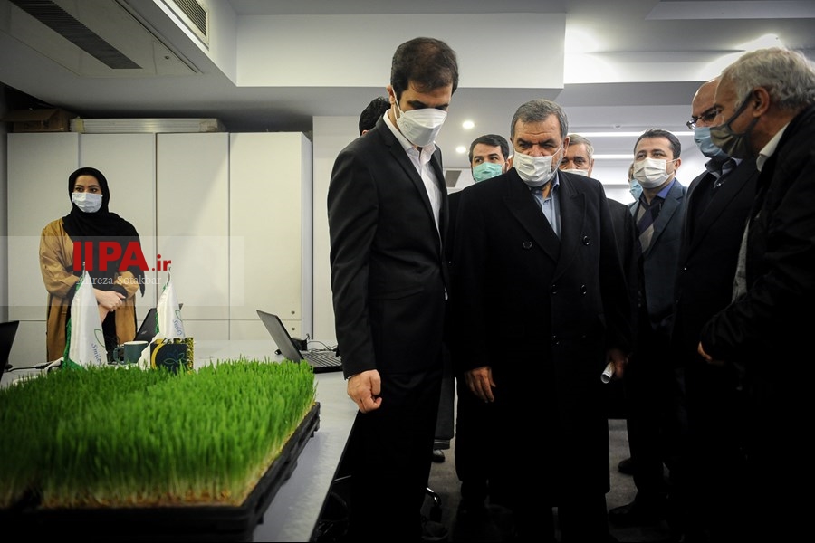   بازدید معاون اقتصادی رییس جمهور از شرکت های دانش بنیان 