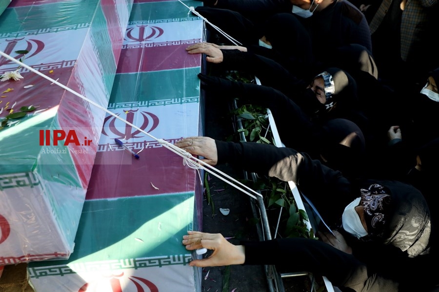   تشییع پیکرهای ۱۵۰ شهید گمنام  دفاع مقدس در تهران