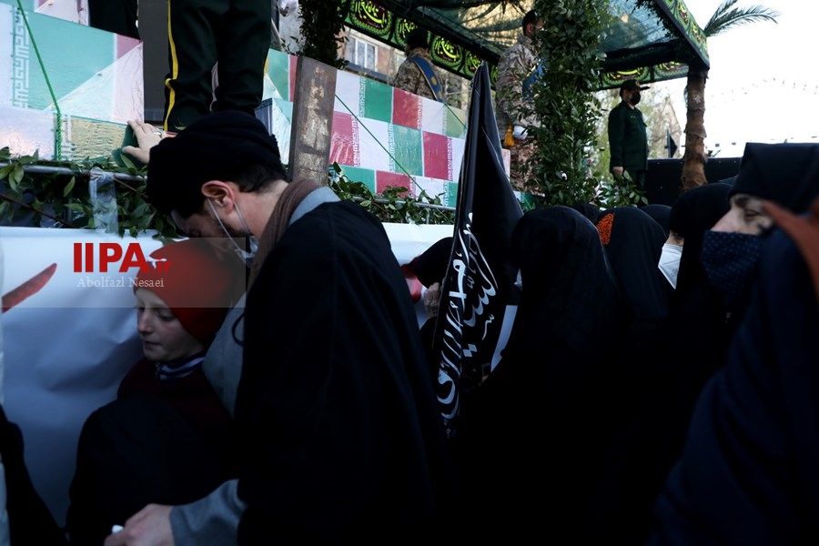   تشییع پیکرهای ۱۵۰ شهید گمنام  دفاع مقدس در تهران