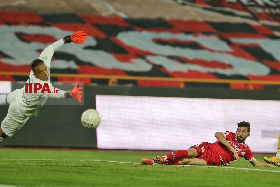   دیدار تیم‌های فوتبال پرسپولیس و فجر سپاسی