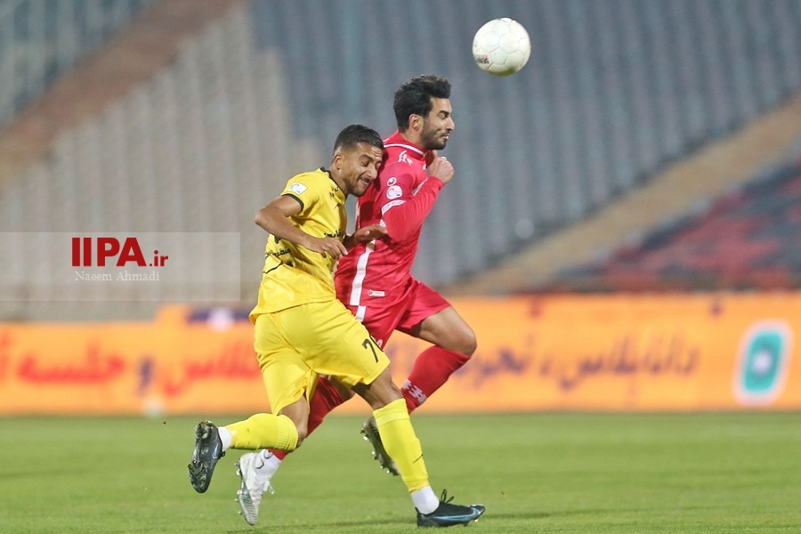   دیدار تیم‌های فوتبال پرسپولیس و فجر سپاسی