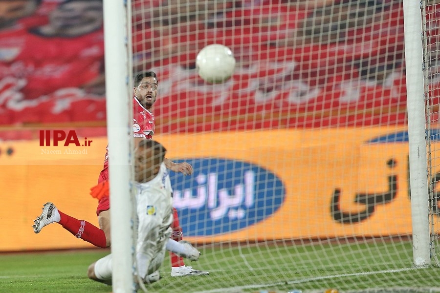   دیدار تیم‌های فوتبال پرسپولیس و فجر سپاسی
