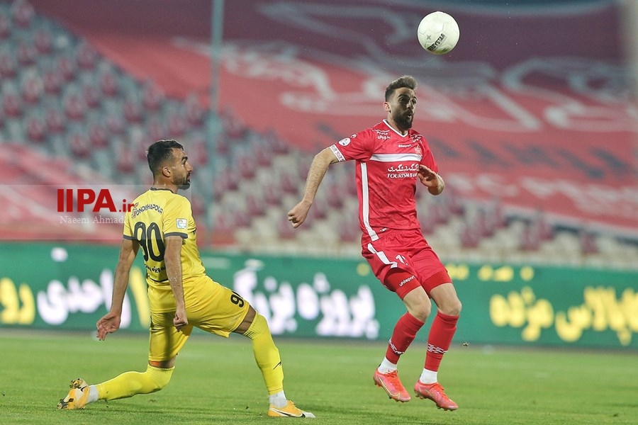   دیدار تیم‌های فوتبال پرسپولیس و فجر سپاسی