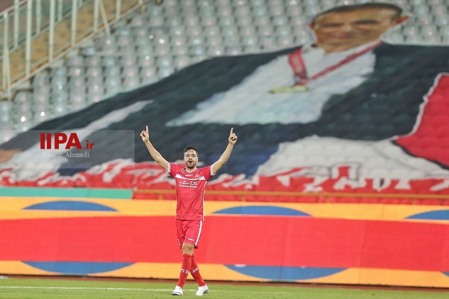   دیدار تیم‌های فوتبال پرسپولیس و فجر سپاسی
