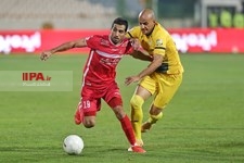  دیدار تیم‌های فوتبال پرسپولیس و فجر سپاسی