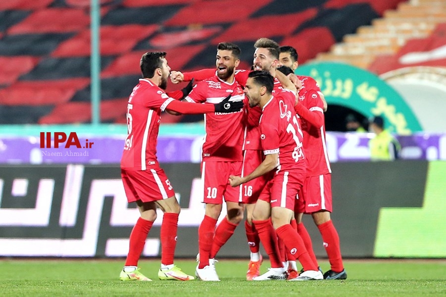   دیدار تیم‌های فوتبال پرسپولیس و فولاد خوزستان