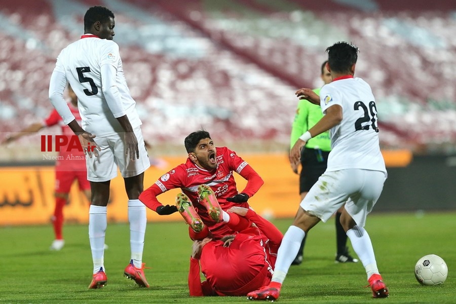   دیدار تیم‌های فوتبال پرسپولیس و فولاد خوزستان