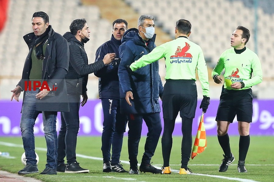   دیدار تیم‌های فوتبال پرسپولیس و فولاد خوزستان