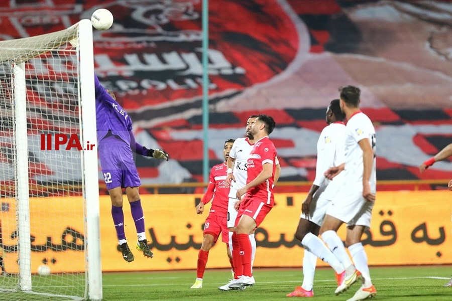   دیدار تیم‌های فوتبال پرسپولیس و فولاد خوزستان