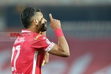   دیدار تیم‌های فوتبال پرسپولیس و آلومینیوم