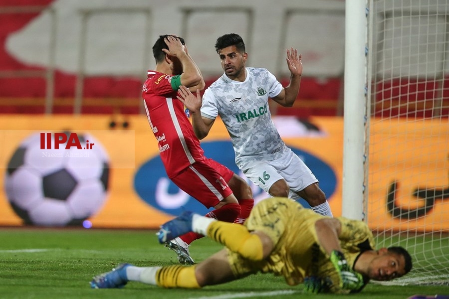   دیدار تیم‌های فوتبال پرسپولیس و آلومینیوم