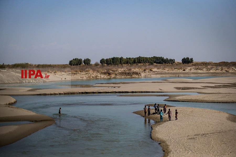   جاری شدن آب در رود جریکه سیستان 