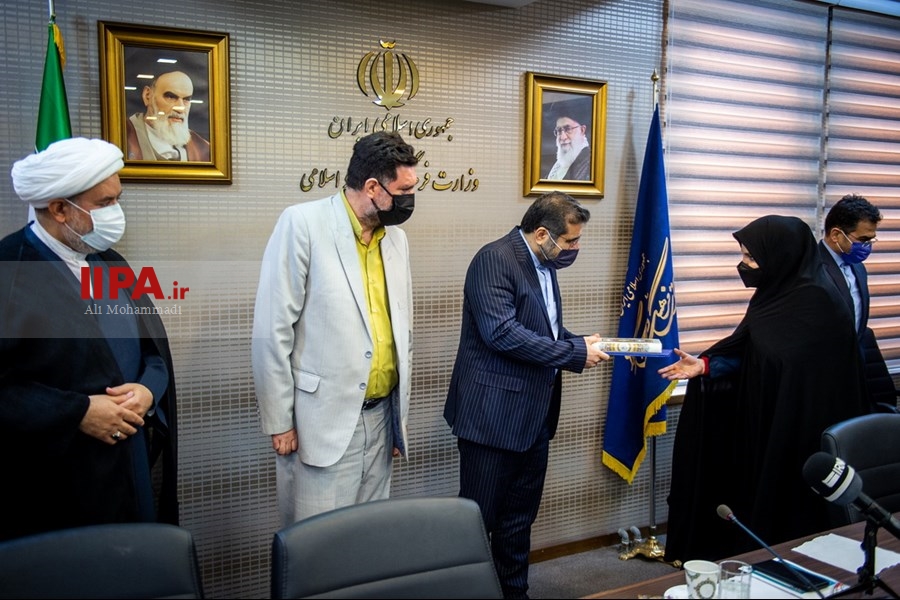   مراسم تقدیر از خانواده شهدا وزارت فرهنگ و ارشاد اسلامی
