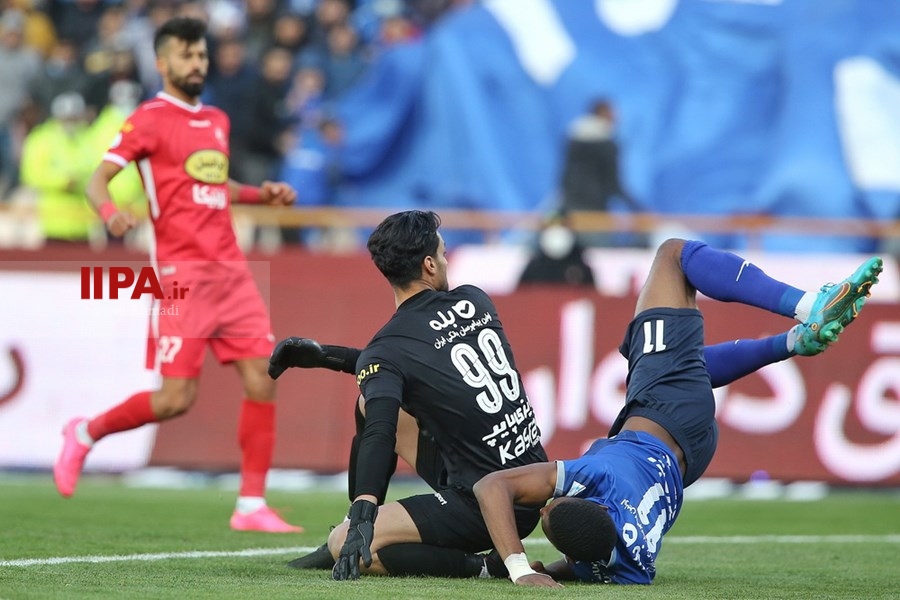   دیدار تیم های فوتبال پرسپولیس و استقلال