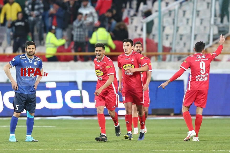  دیدار تیم های فوتبال پرسپولیس و استقلال