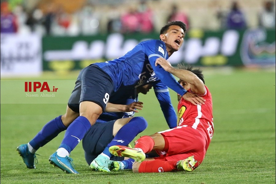   دیدار تیم های فوتبال پرسپولیس و استقلال
