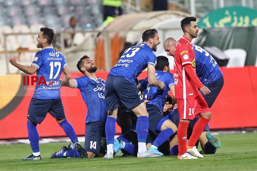   دیدار تیم های فوتبال پرسپولیس و استقلال