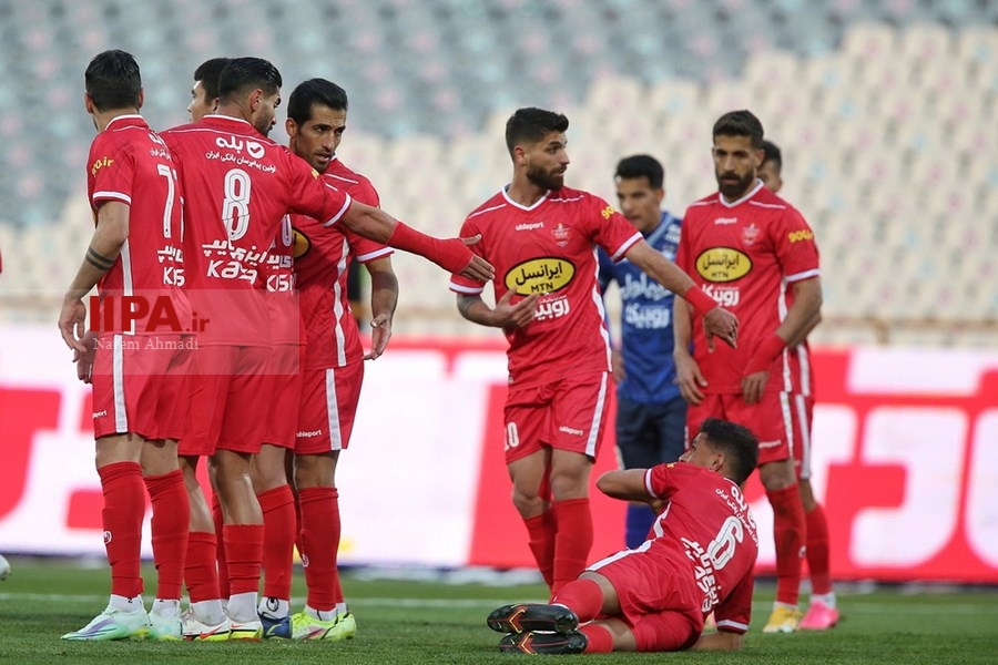   دیدار تیم های فوتبال پرسپولیس و استقلال