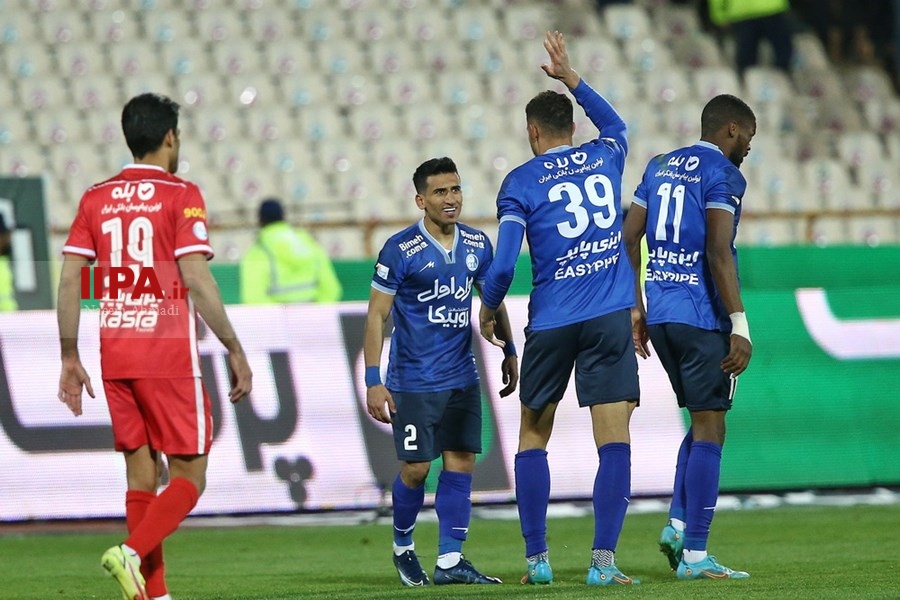   دیدار تیم های فوتبال پرسپولیس و استقلال