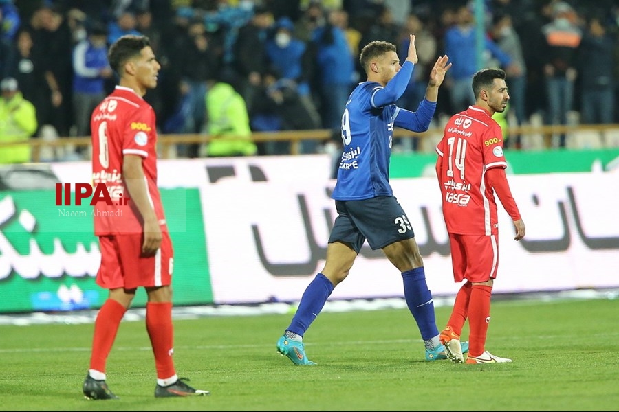   دیدار تیم های فوتبال پرسپولیس و استقلال