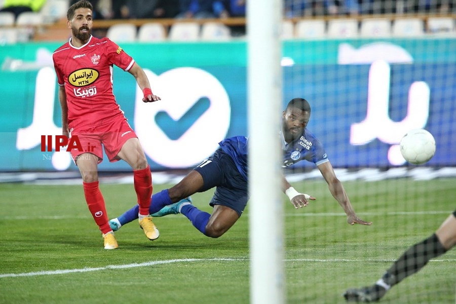   دیدار تیم های فوتبال پرسپولیس و استقلال
