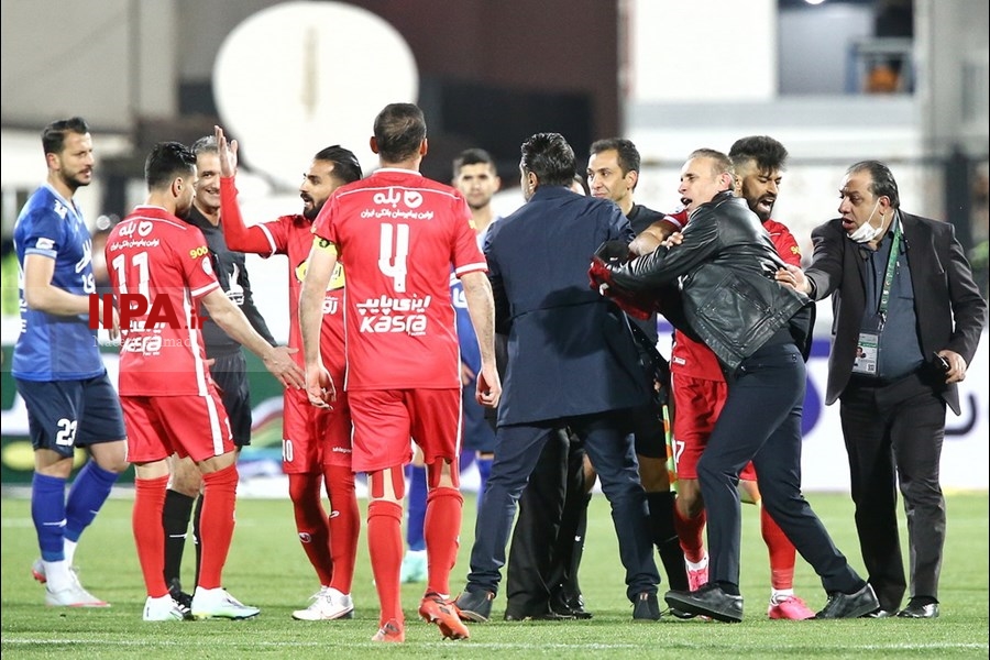   دیدار تیم های فوتبال پرسپولیس و استقلال