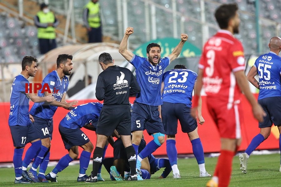   دیدار تیم های فوتبال پرسپولیس و استقلال