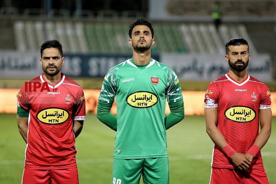   دیدار تیم های فوتبال هوادار و پرسپولیس