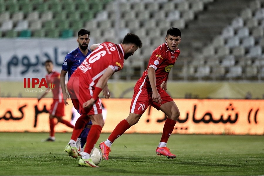   دیدار تیم های فوتبال هوادار و پرسپولیس