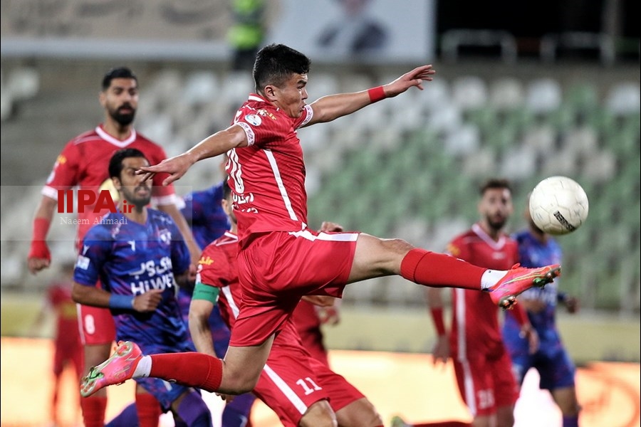   دیدار تیم های فوتبال هوادار و پرسپولیس
