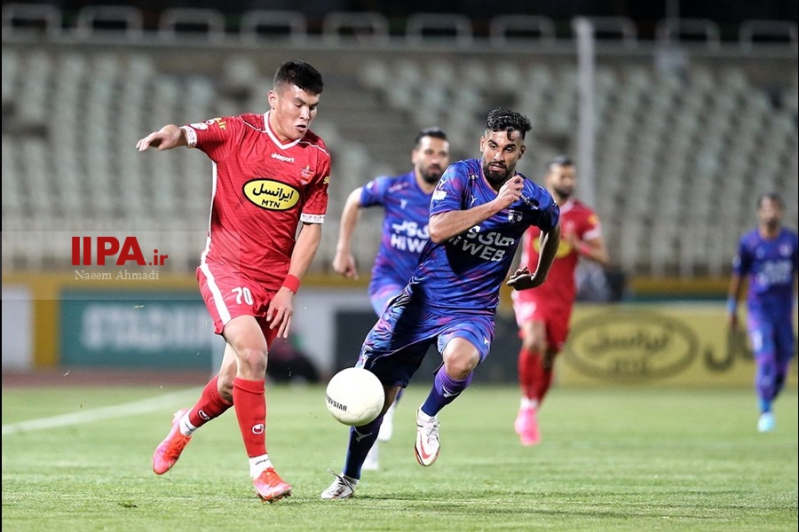   دیدار تیم های فوتبال هوادار و پرسپولیس