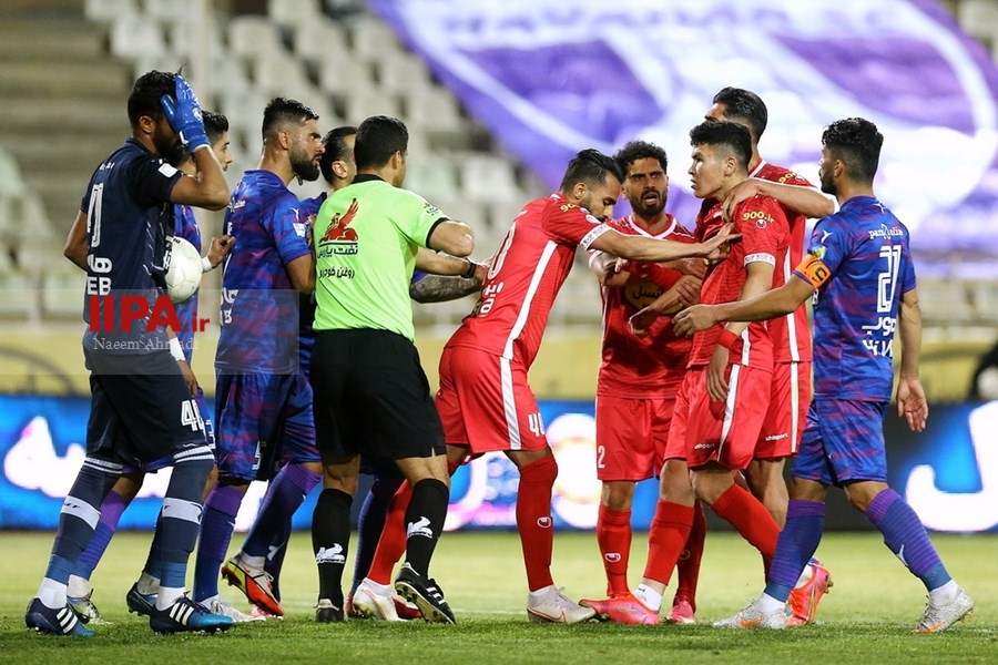   دیدار تیم های فوتبال هوادار و پرسپولیس