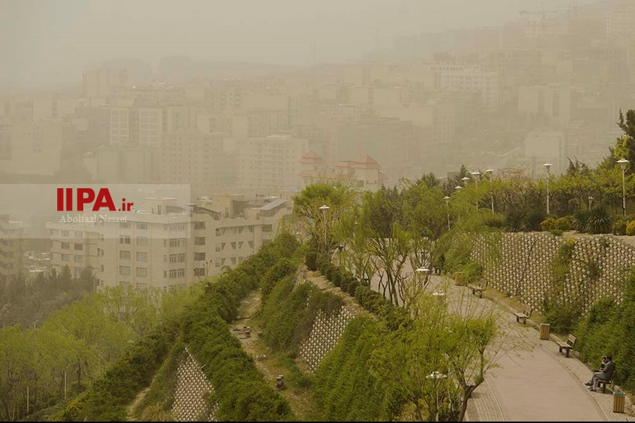   تهران غرق در گرد و غبار