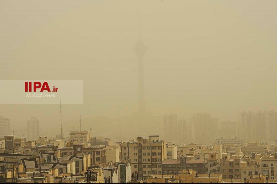   تهران غرق در گرد و غبار