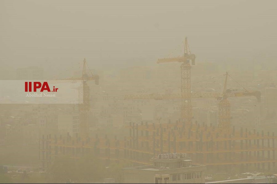   تهران غرق در گرد و غبار