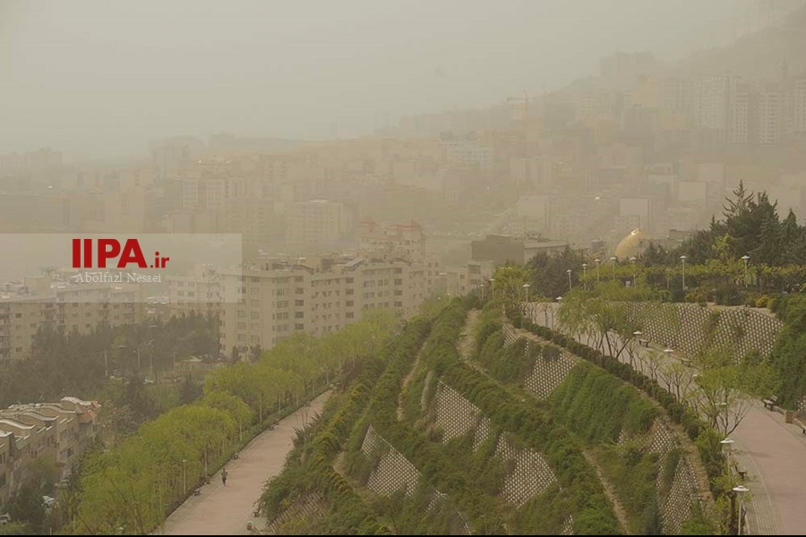   تهران غرق در گرد و غبار