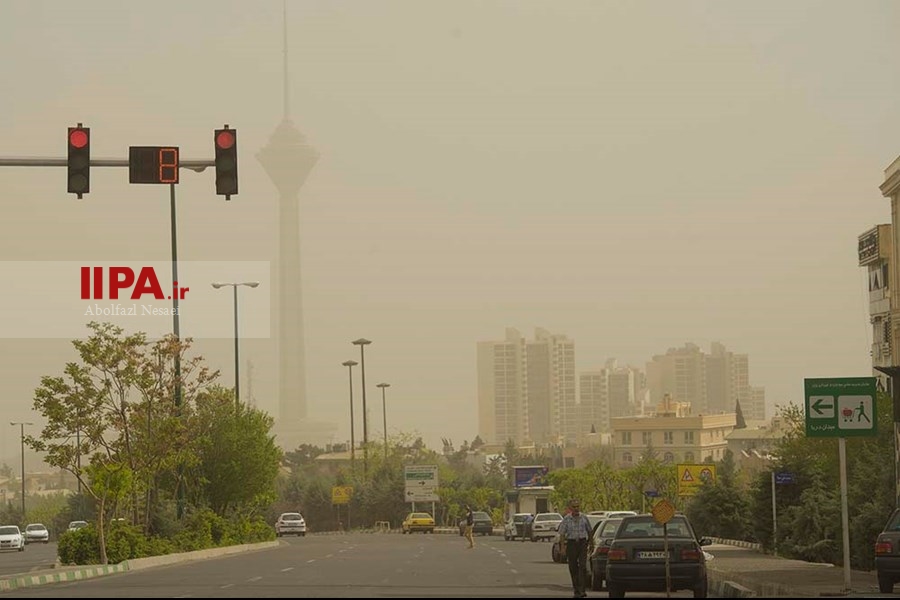   تهران غرق در گرد و غبار