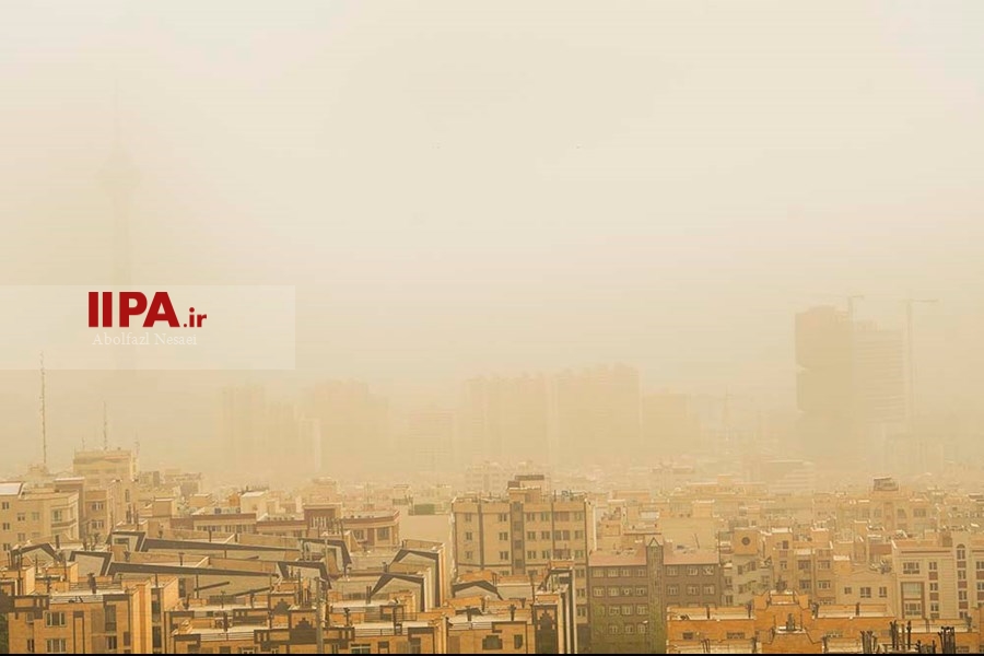   تهران غرق در گرد و غبار