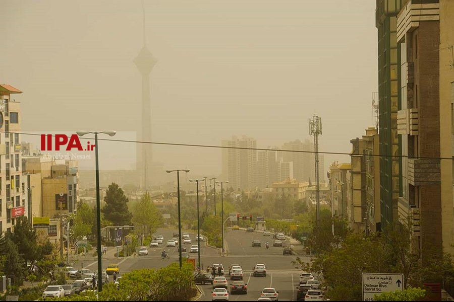   تهران غرق در گرد و غبار