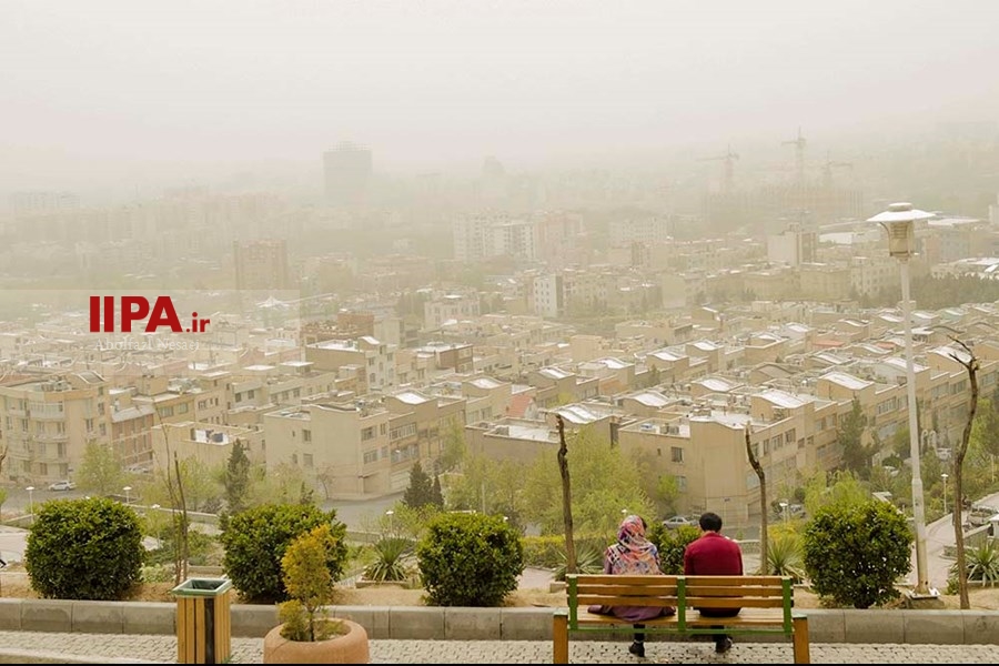   تهران غرق در گرد و غبار