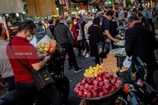   حوالی افطار در میدان امام حسین(ع)