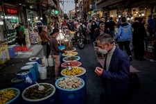   حوالی افطار در میدان امام حسین(ع)
