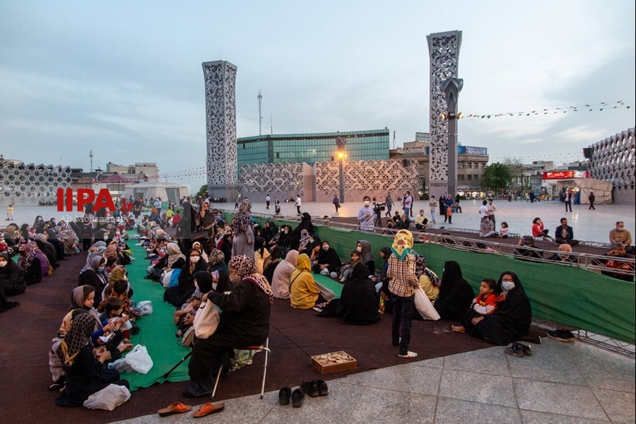   حوالی افطار در میدان امام حسین(ع)