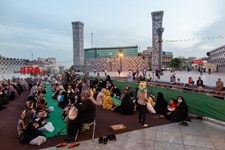   حوالی افطار در میدان امام حسین(ع)