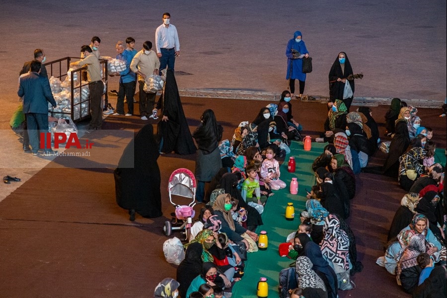   حوالی افطار در میدان امام حسین(ع)