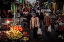   حوالی افطار در میدان امام حسین(ع)