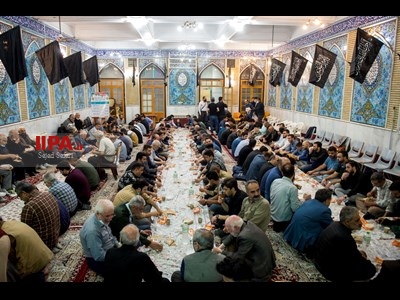 افطاری ساده در مسجد حضرت صاحب الزمان تهران
