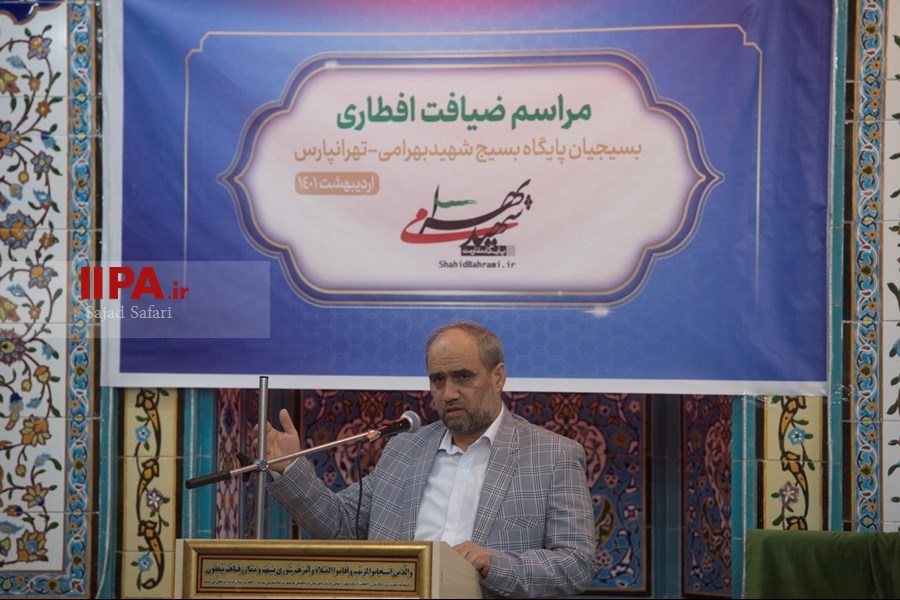   افطاری ساده در مسجد حضرت صاحب الزمان تهران