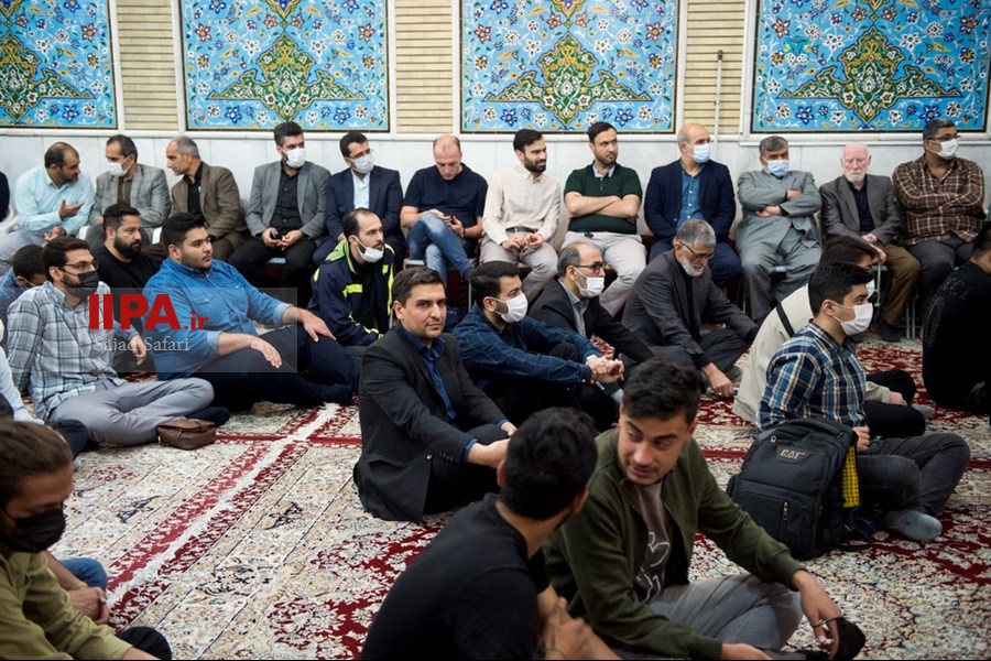   افطاری ساده در مسجد حضرت صاحب الزمان تهران
